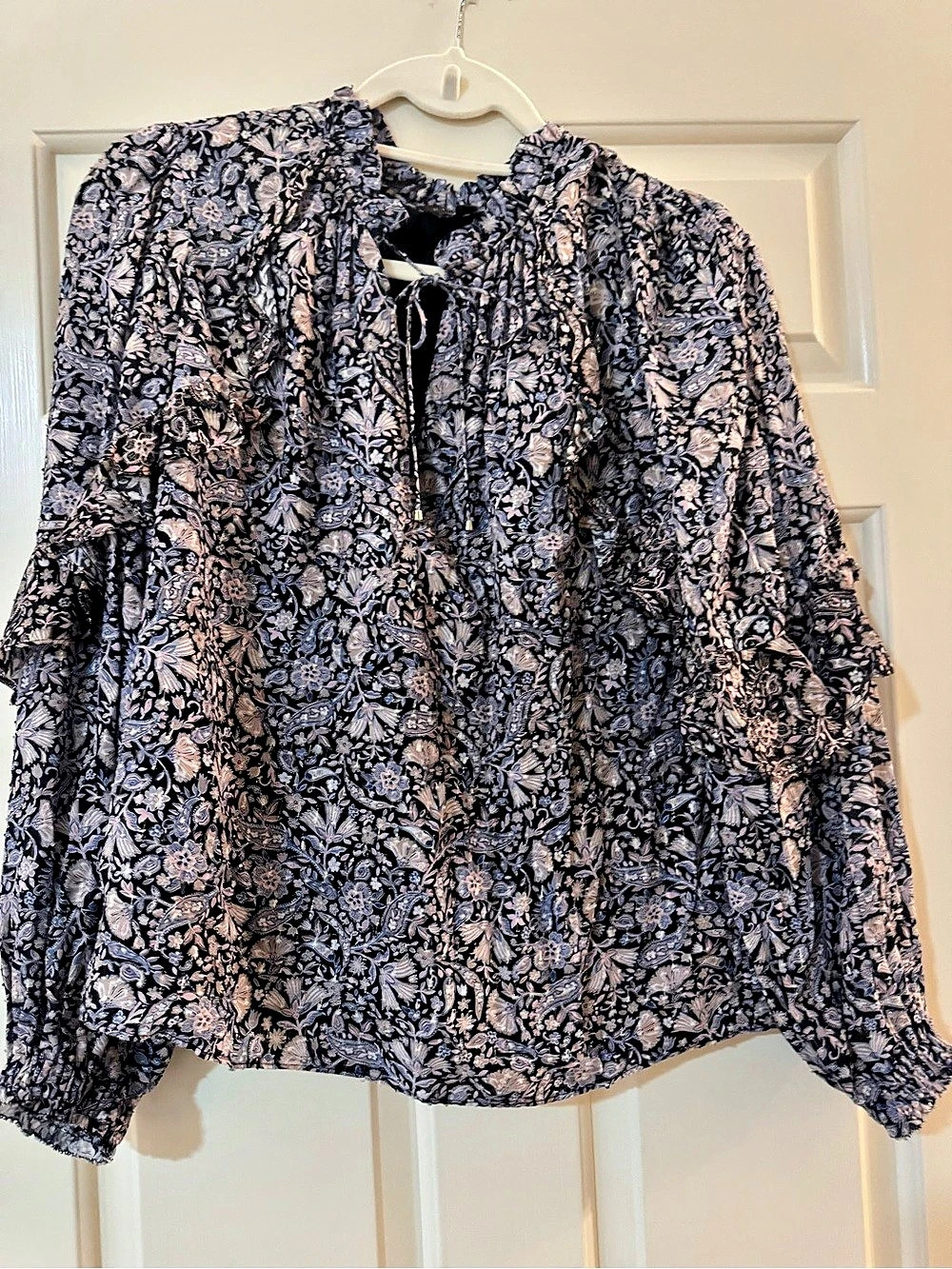 Intermix Floral Blouse in Black & Blue Size Small Like New